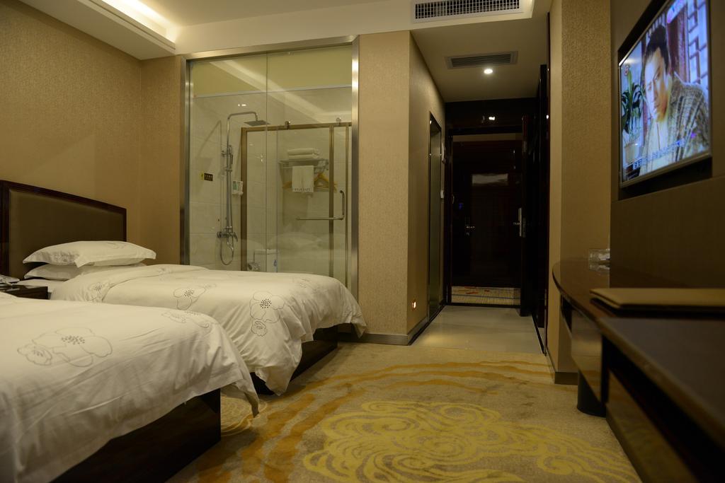 Tie Cheng Hotel Guangzhou Room photo