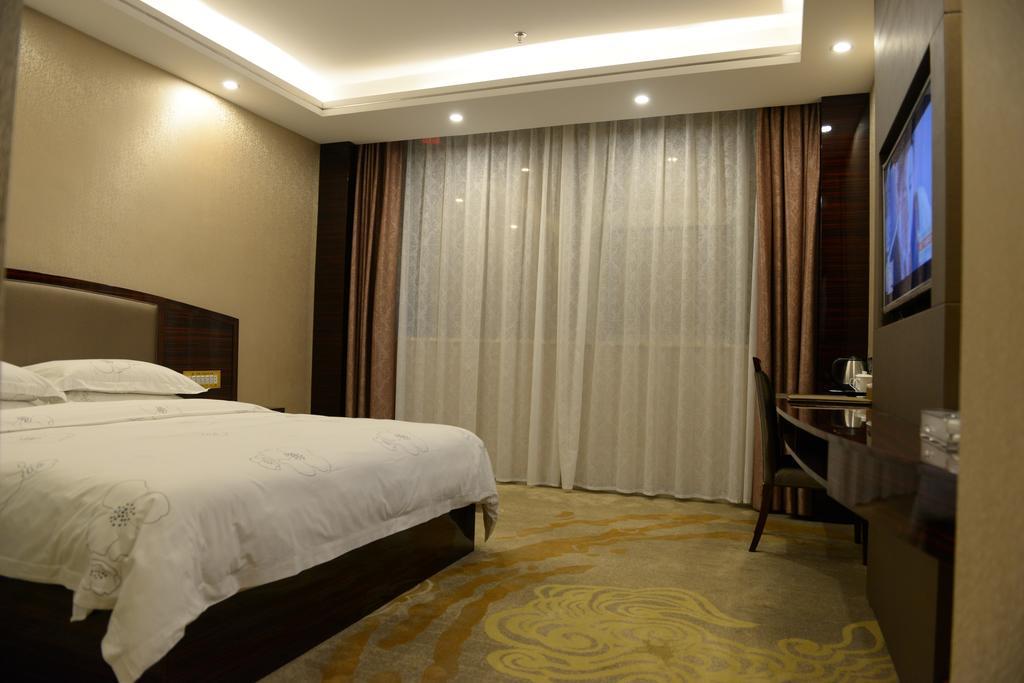 Tie Cheng Hotel Guangzhou Room photo